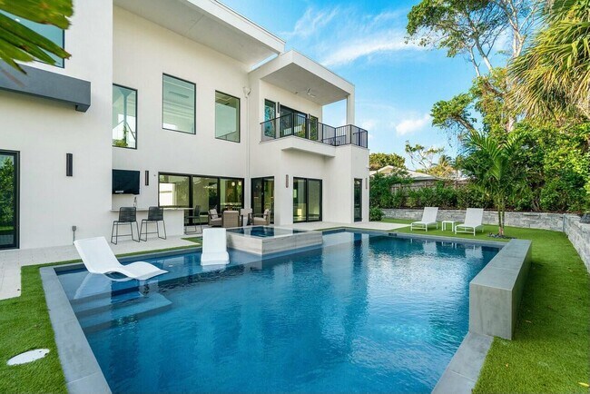 Building Photo - 13480 U.S. Rte 1