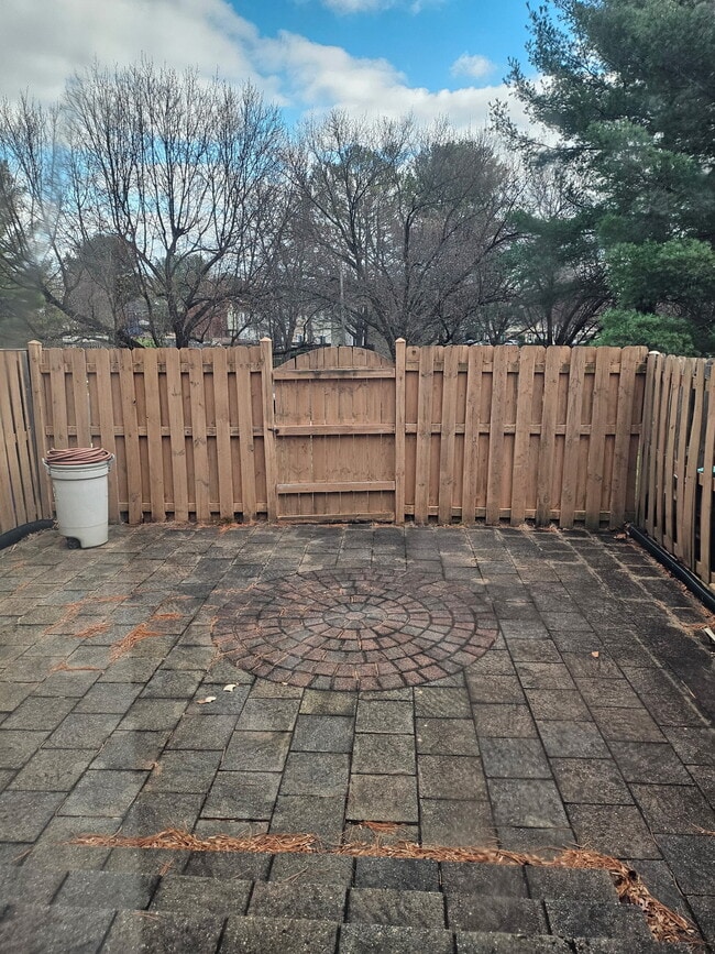 Building Photo - 1295 Elm Grove Cir