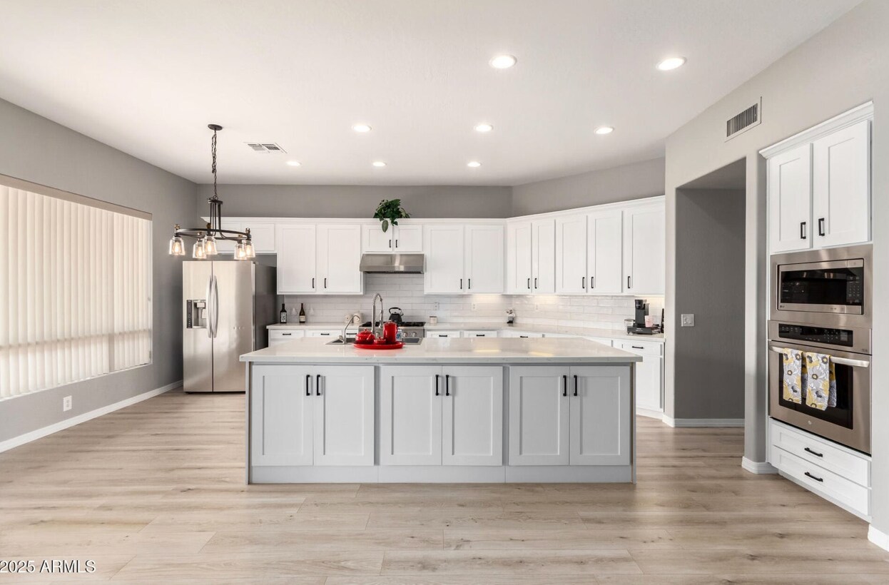 Building Photo - 1515 N Los Alamos Cir