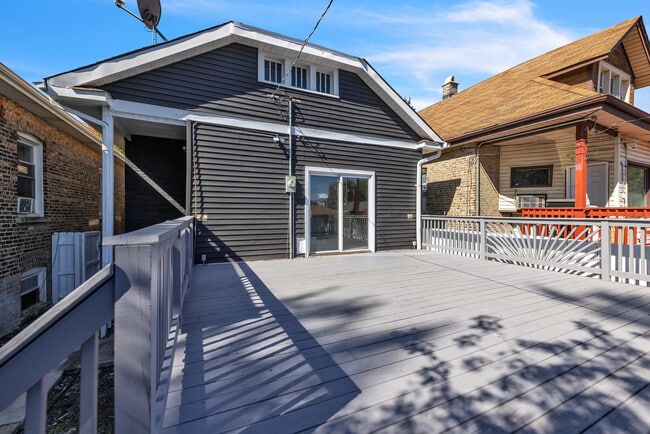 Building Photo - 7835 S Laflin St