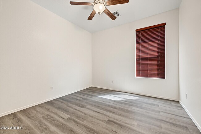 Building Photo - 15398 W MacKenzie Dr