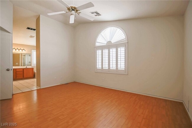 Building Photo - 10412 Shadowland Ave