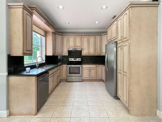 Building Photo - Beautiful 4BR Home in Gated Wellington Shores | Fenced Yard | Resort-Style Amenities