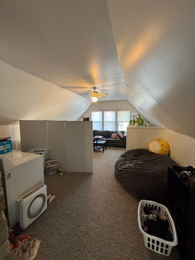 Building Photo - 122-124 E Lloyd