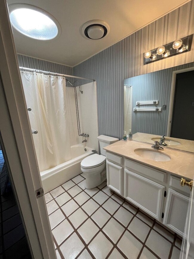 Building Photo - 2066 Touraine Ln