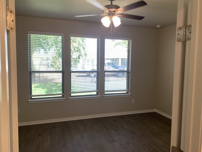 Building Photo - 608 Ripplewood Dr