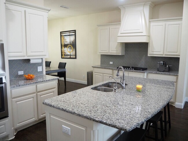 Building Photo - 3 Bed - 2.5 Bath Townhome in Flower Mound ...