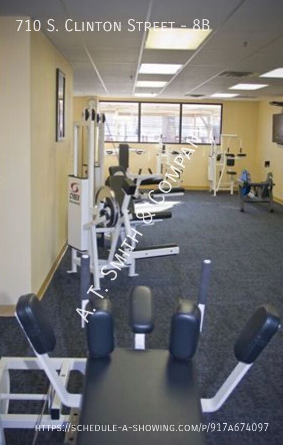 Building Photo - 710 S Clinton St