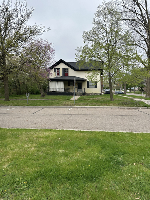 Primary Photo - 233 N Chestnut St