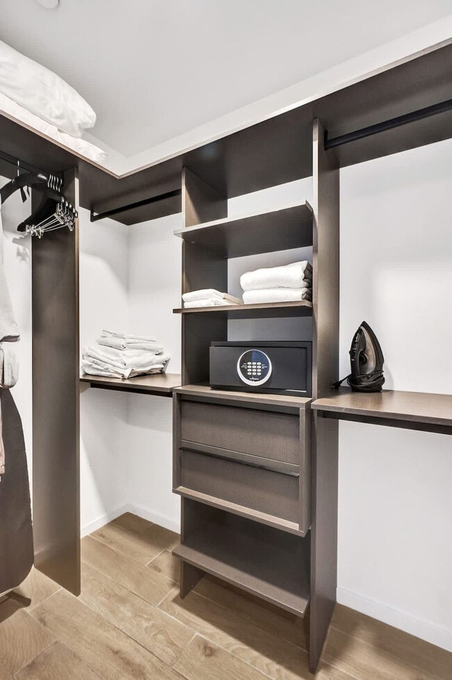 Building Photo - 398 NE 5th St