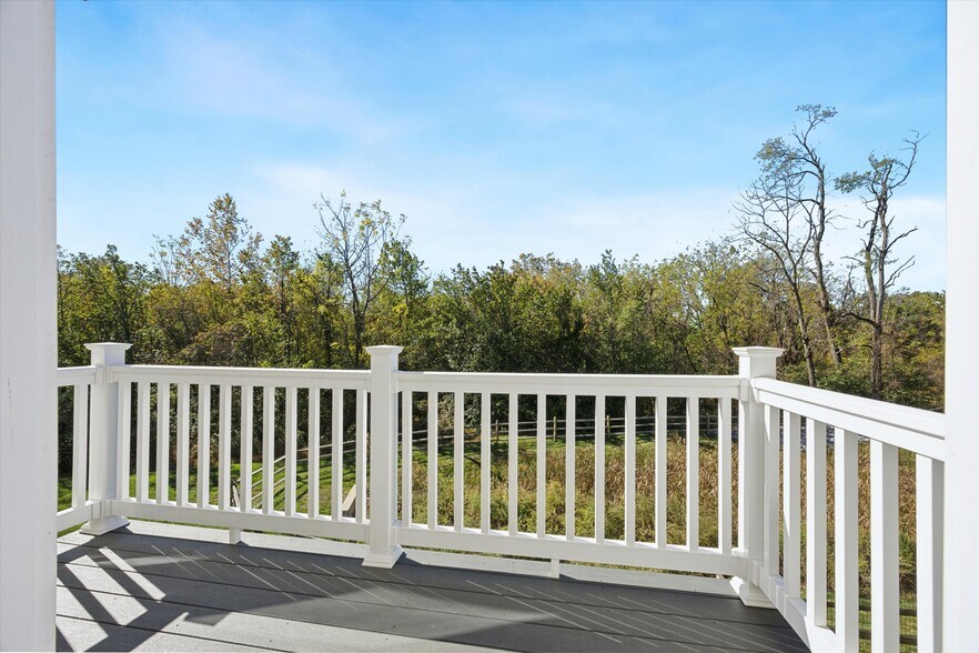 Private Balcony - 138 Livingston Ln