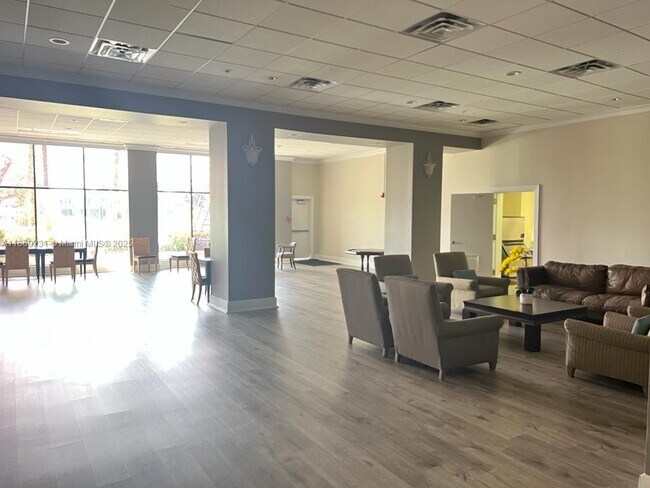 Building Photo - 5600 Collins Ave