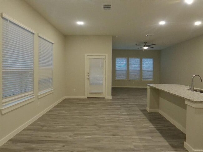 Building Photo - 4928 San Fabiano Ct