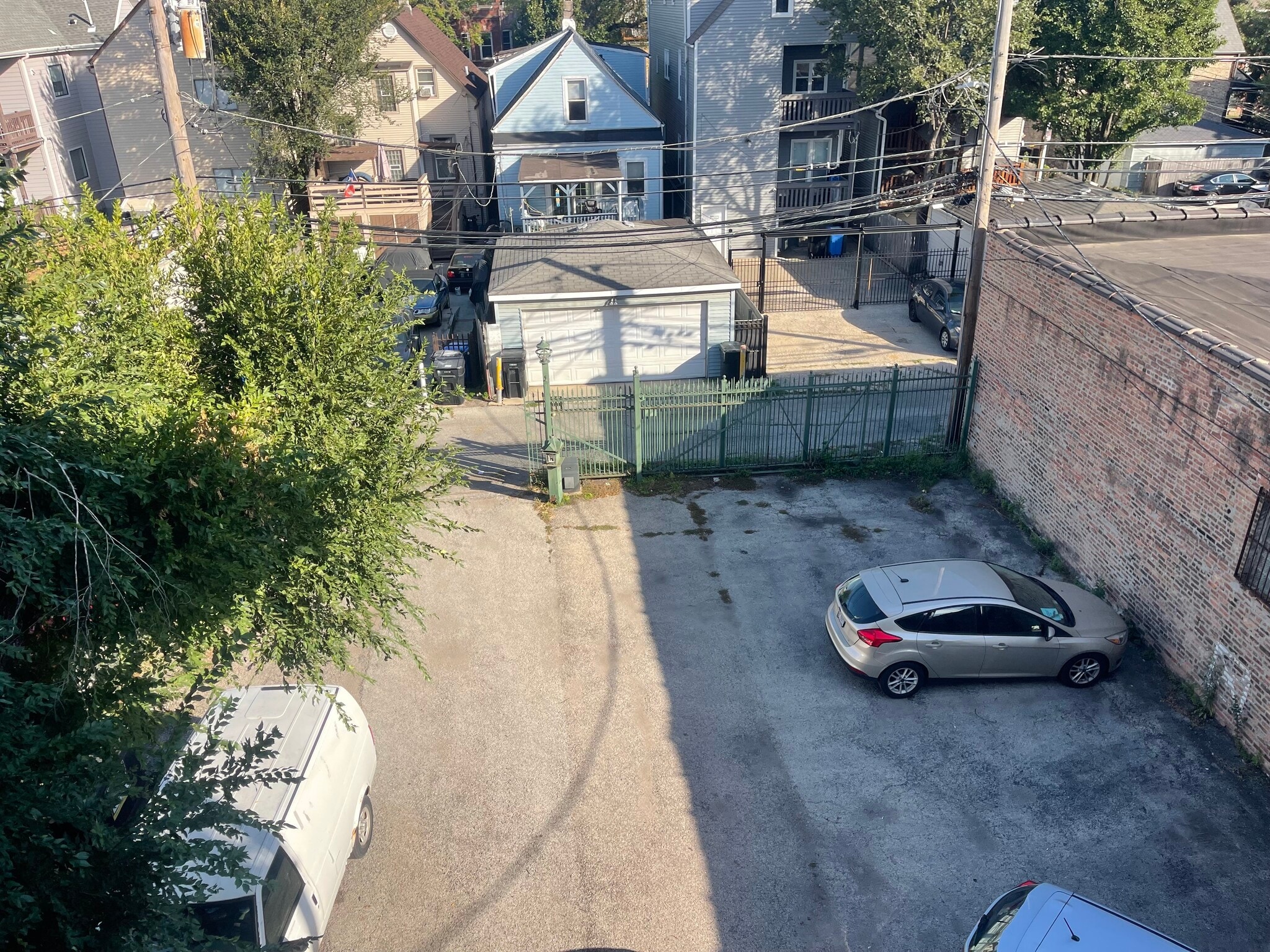 Building Photo - 3220 W Armitage Ave
