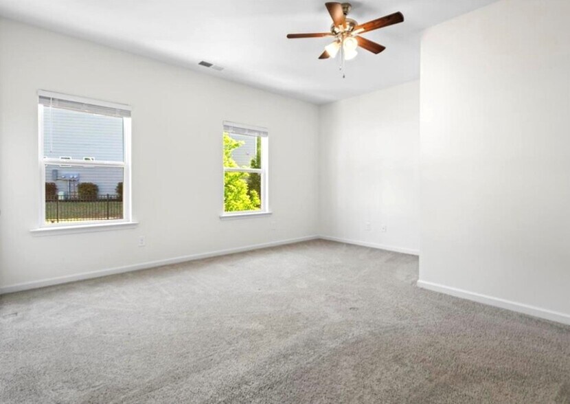 Primary Bedroom - 136 Grant Dr