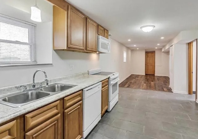 Building Photo - 4988 N Elston Ave