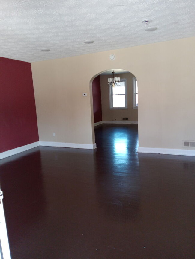 Primary Photo - 3 bedroom 2 bathroom