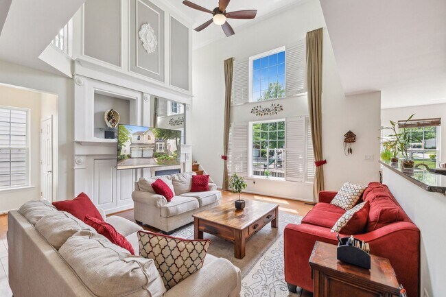 Building Photo - Stunning single-family home filled with th...