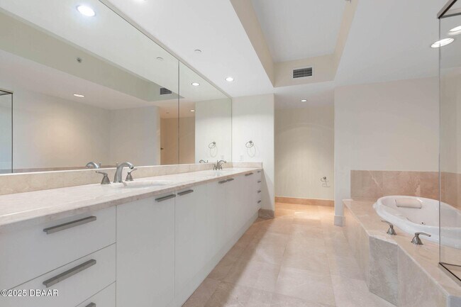 Building Photo - 241 Riverside Dr