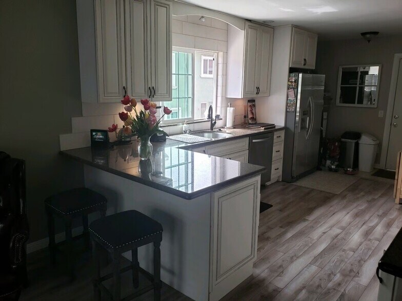 Building Photo - 2011 Rockefeller Ln