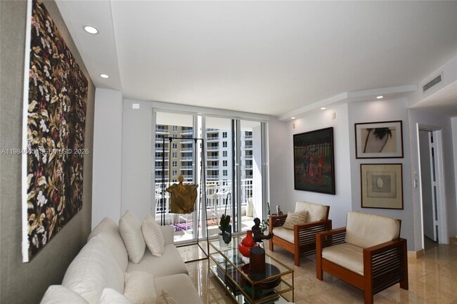 Building Photo - 801 Brickell Key Blvd