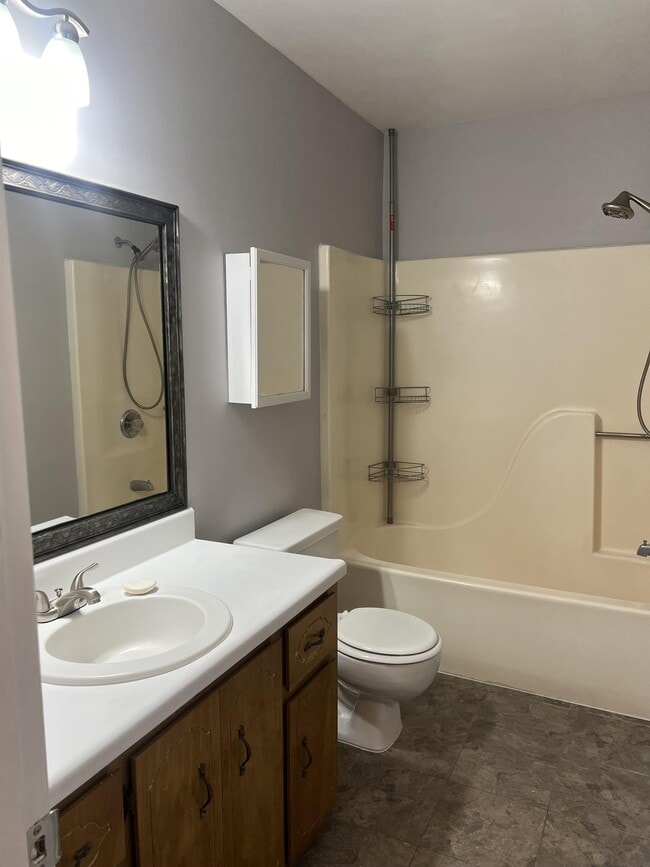 Building Photo - 934 Pineland Ave