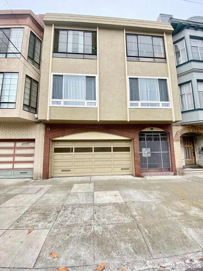 Building Photo - 319 24th Ave