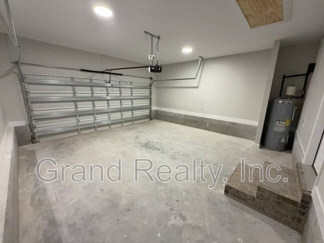 Building Photo - 7228 Par Ln