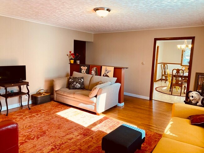 Building Photo - 606 S Webber St