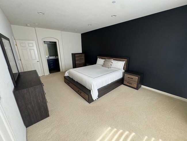 Building Photo - San Jose Communication Hills Luxurious 2 b...