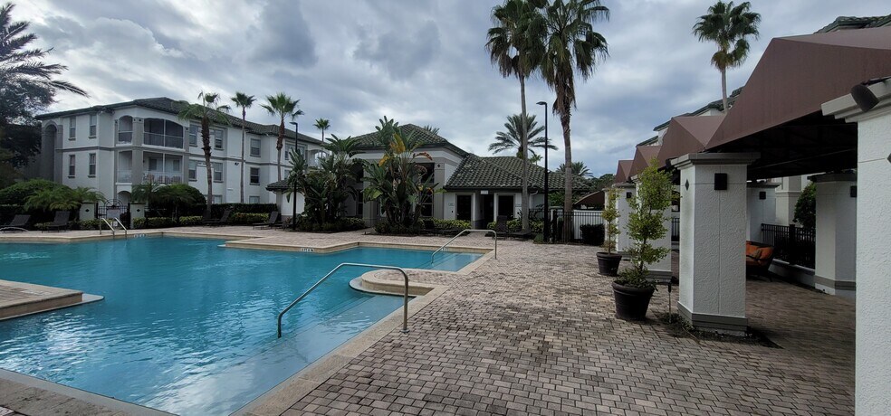 Clubhouse swimming pool - 2627 Maitland Crossing Way