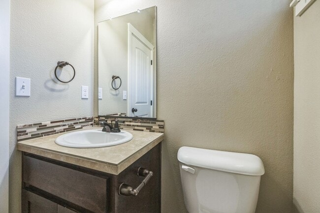 Building Photo - $500 gift card with lease signed by 7/10/25