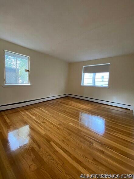 Building Photo - 84 Gardner St