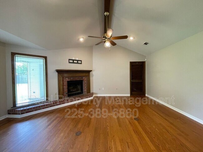Building Photo - 2422 Riverside Dr