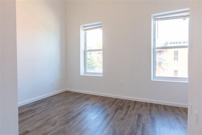 Building Photo - 517 Communipaw Ave