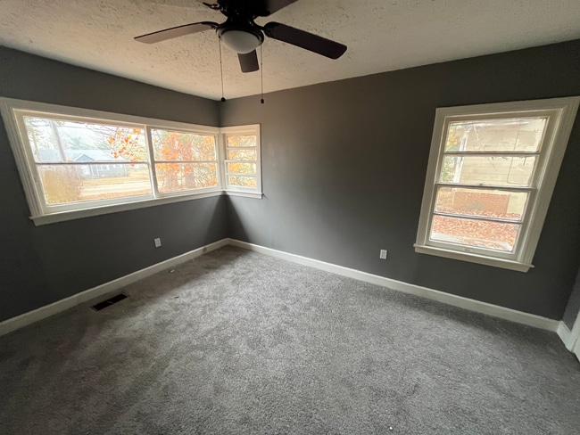 Building Photo - 754 Raymond Rd