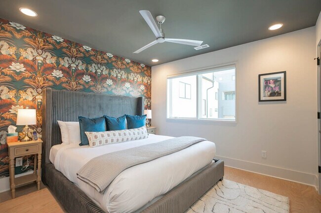 Building Photo - 400 33rd Ave N