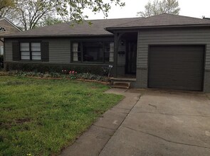 Building Photo - 4 Bed | 2 Bath in Midtown!