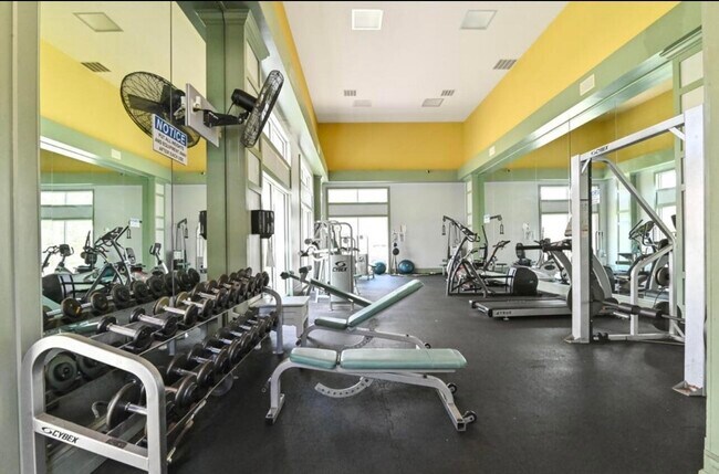 Building Photo - 1055 Crystal Way