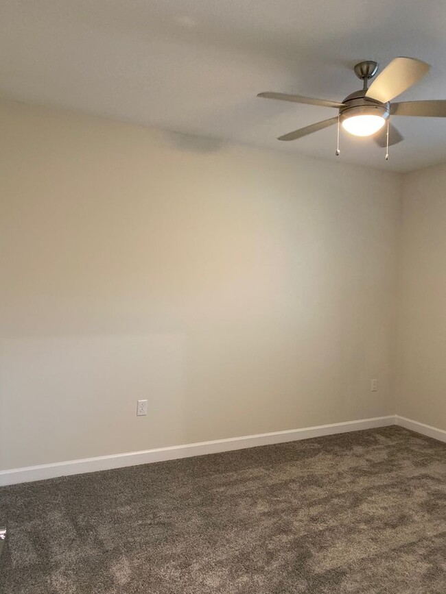 Building Photo - 3 BED 2.5 BATH TOWNHOME IN THE VISTAS AT C...