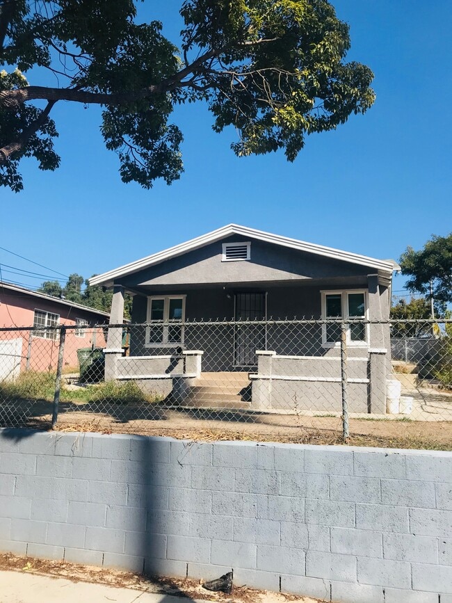 Building Photo - 1302 N Chester Ave