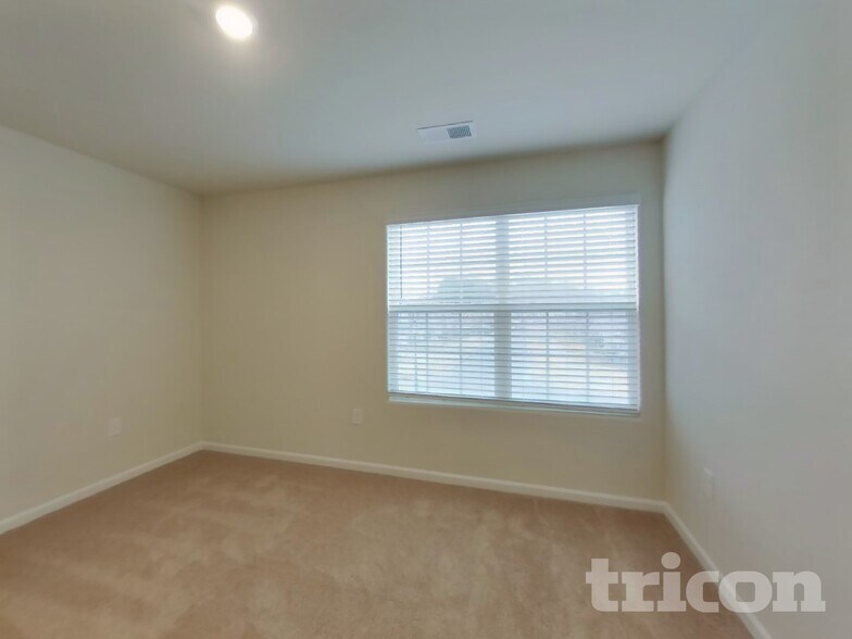 Building Photo - 727 Hawley St