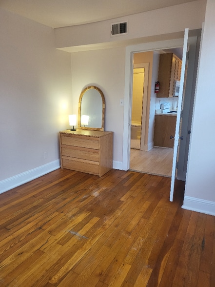 Building Photo - 119 E Mt Airy Ave