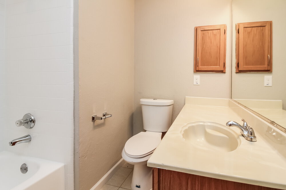 Building Photo - 936 Manor Dr