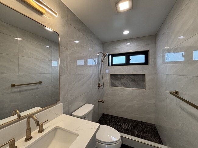 Building Photo - 4030 Hoku Ave