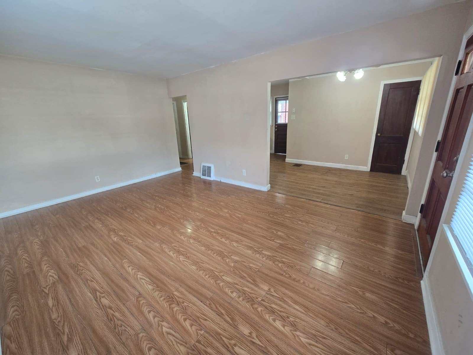 Building Photo - 9849 Green Valley Dr
