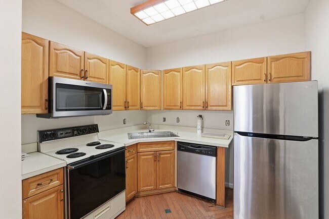 Building Photo - 15663 Viewpoint Cir