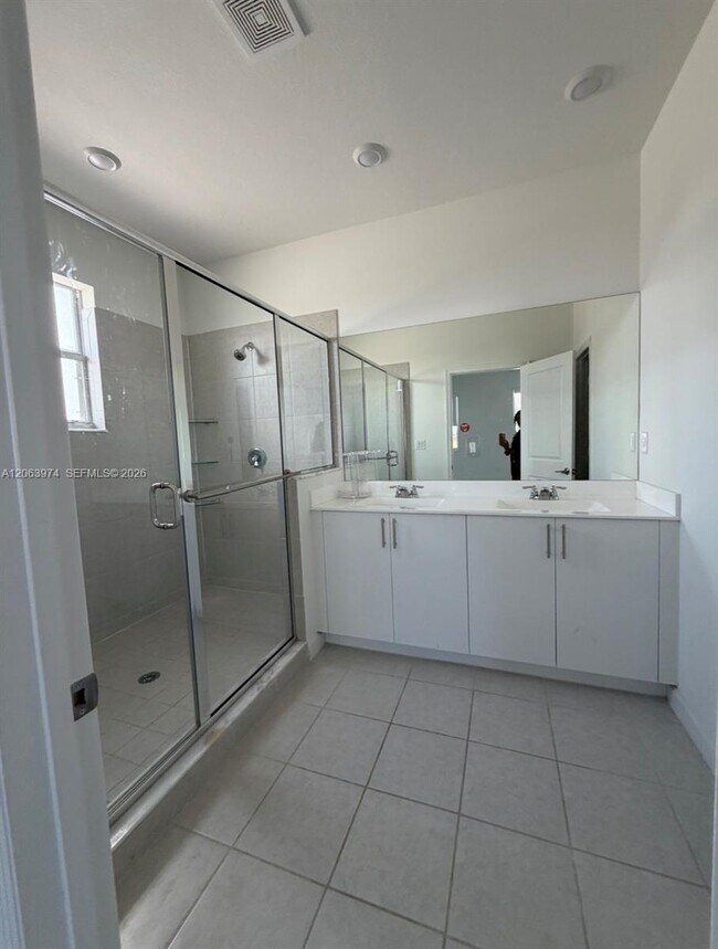 Building Photo - 16144 SW 148th Pl