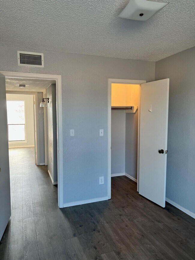Building Photo - 1502 Monte Sanders Ln