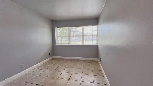 Building Photo - 2421 Laura Pl